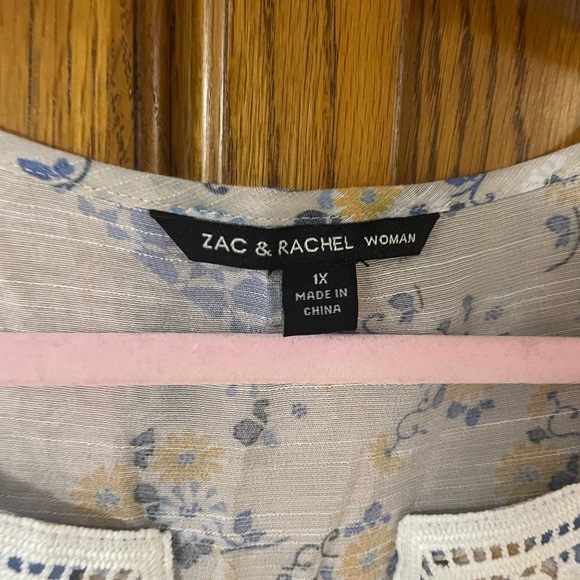 Plus 1x top handkerchief hem top - Picture 4 of 13